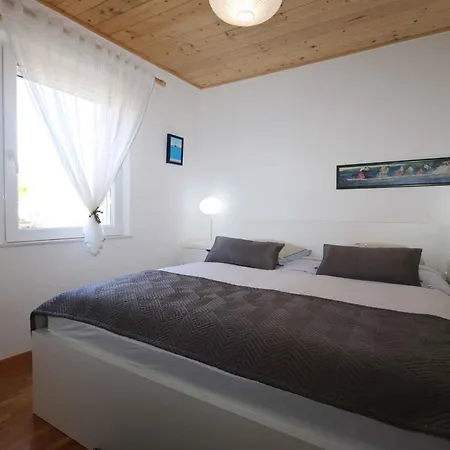 Apartment In Silo/insel Krk 13443
